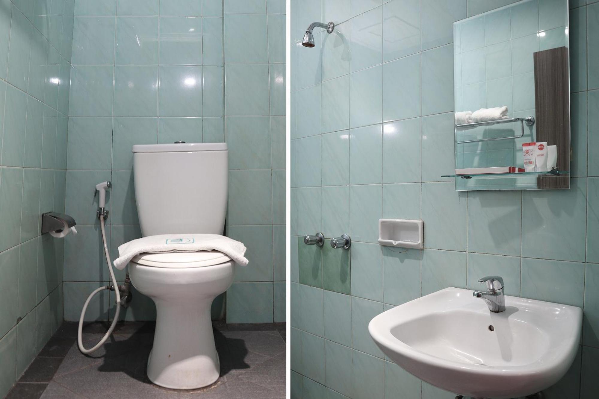 Oyo 742 Mona Plaza Hotel Pekanbaru