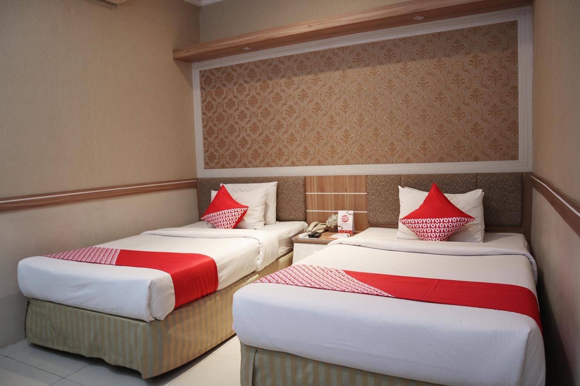 Hotel Oyo 742 Mona Plaza Pekanbaru