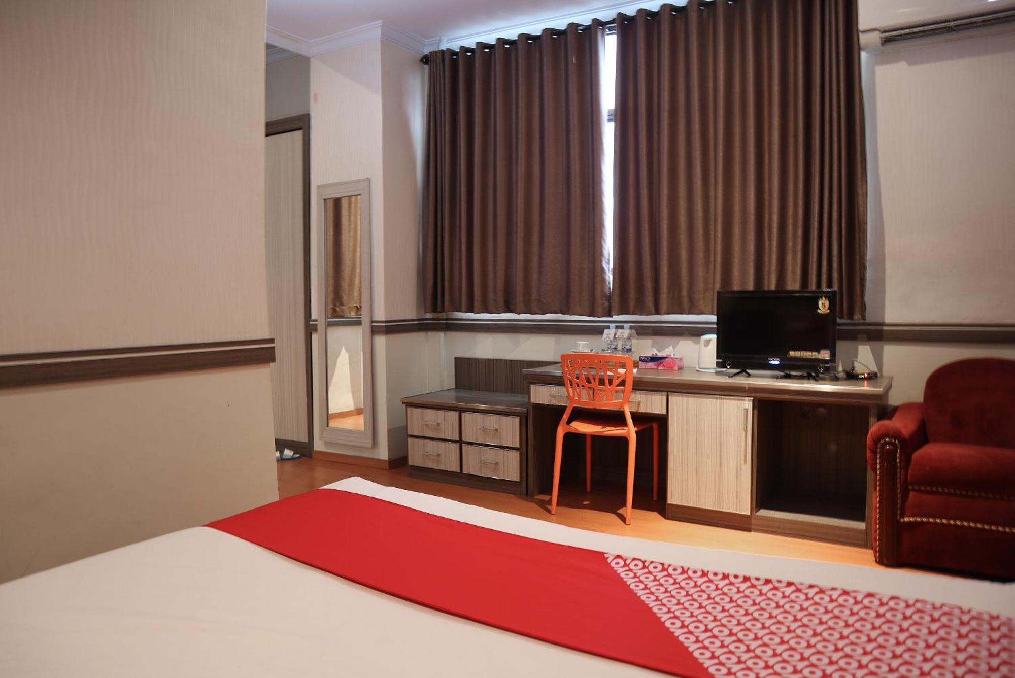 Oyo 742 Mona Plaza 2* Pekanbaru