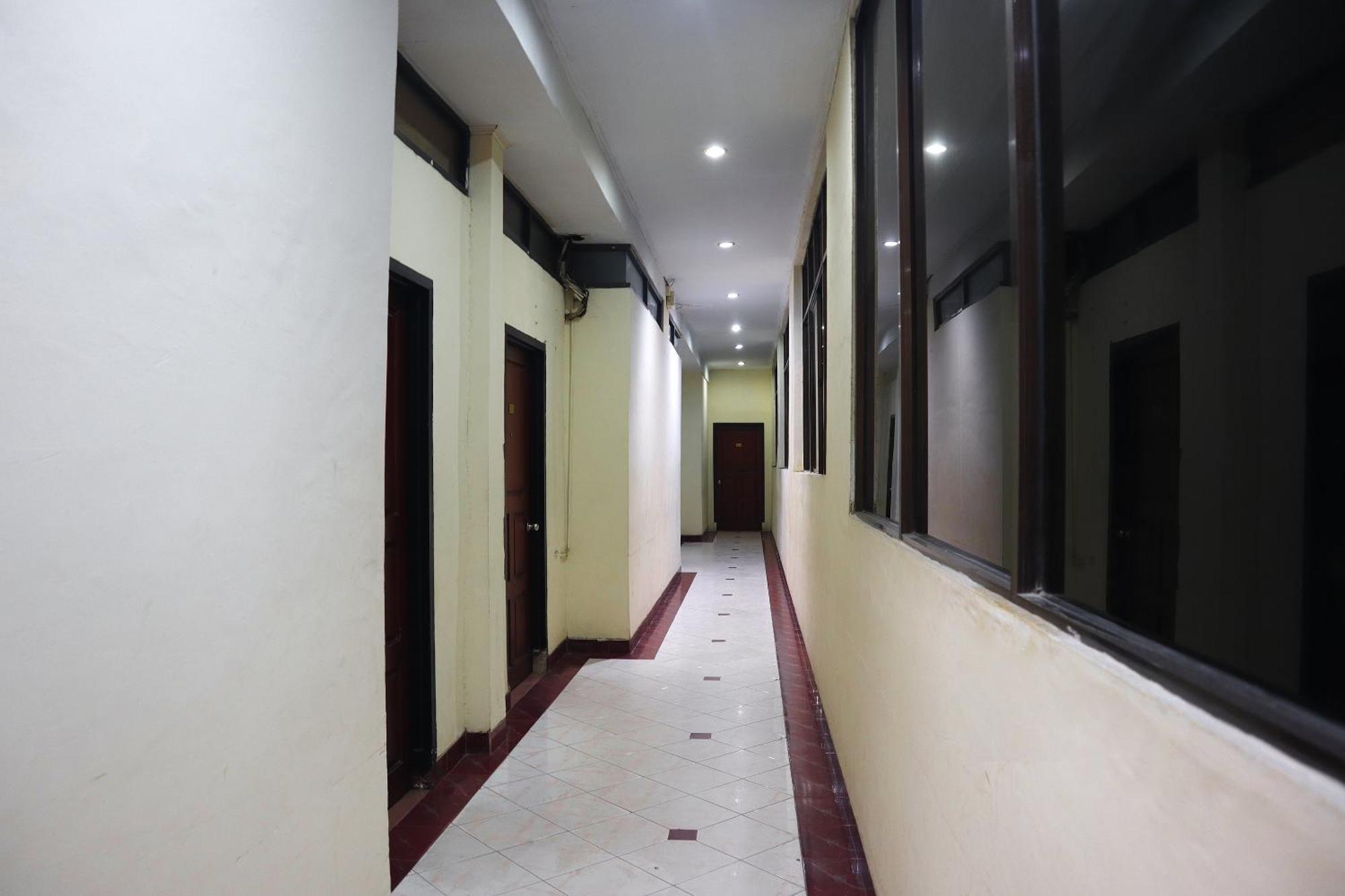 Oyo 742 Mona Plaza Hotel 2*