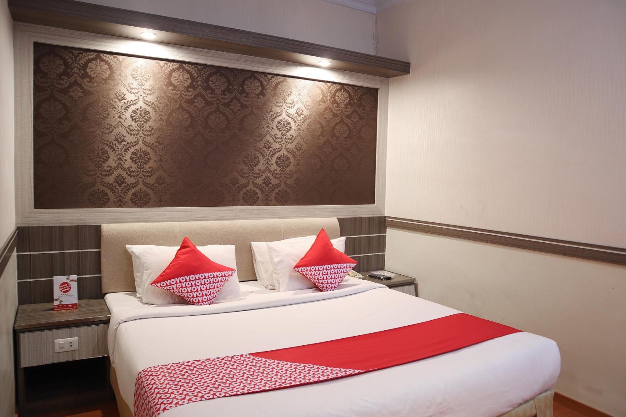 Oyo 742 Mona Plaza Hotel Pekanbaru