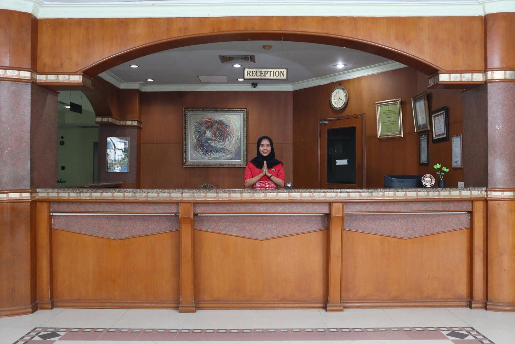 Oyo 742 Mona Plaza 2* Pekanbaru