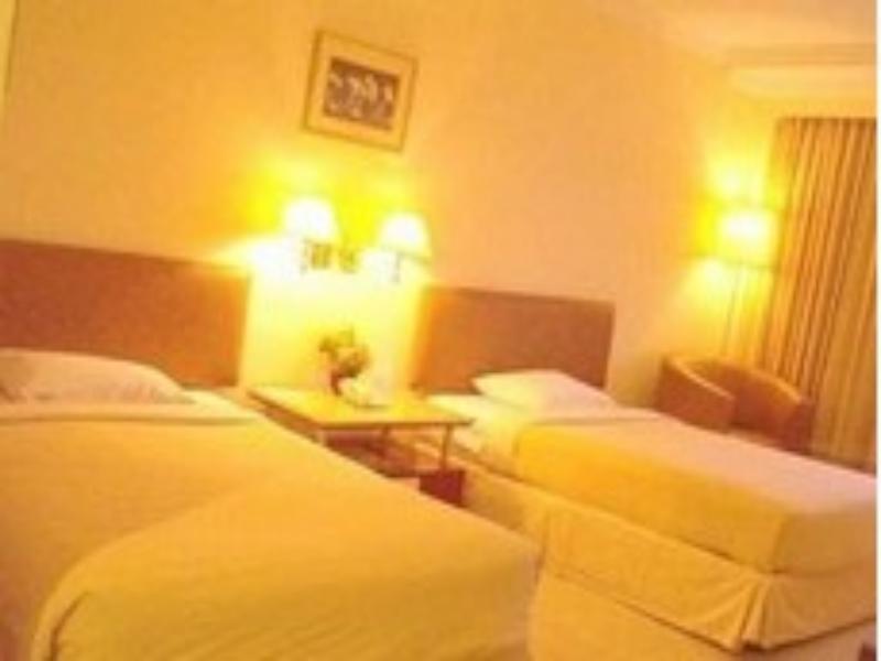 Oyo 742 Mona Plaza Pekanbaru